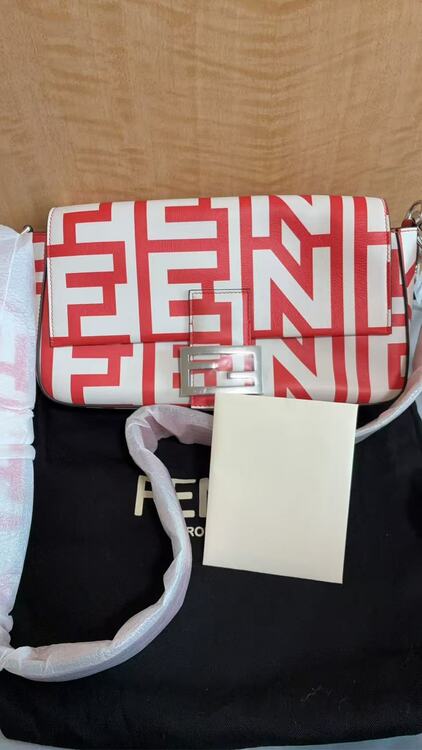フェンティ　8BR600（ブランドバッグ）の商品画像 - 査定依頼日：2025年12月23日 - 最高査定価格：100,000円