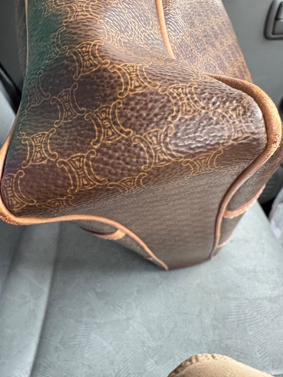 ビジネスバック（ブランドバッグ）の商品画像 - 査定依頼日：2025年12月22日 - 最高査定価格：20,000円