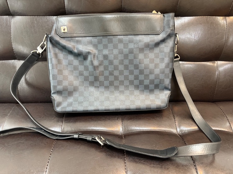 ルイ ヴィトン ダミエ コバルト グリニッジ ショルダーバッグ メッセンジャーバ（ブランドバッグ）の商品画像 - 査定依頼日：2025年11月13日 - 最高査定価格：60,000円