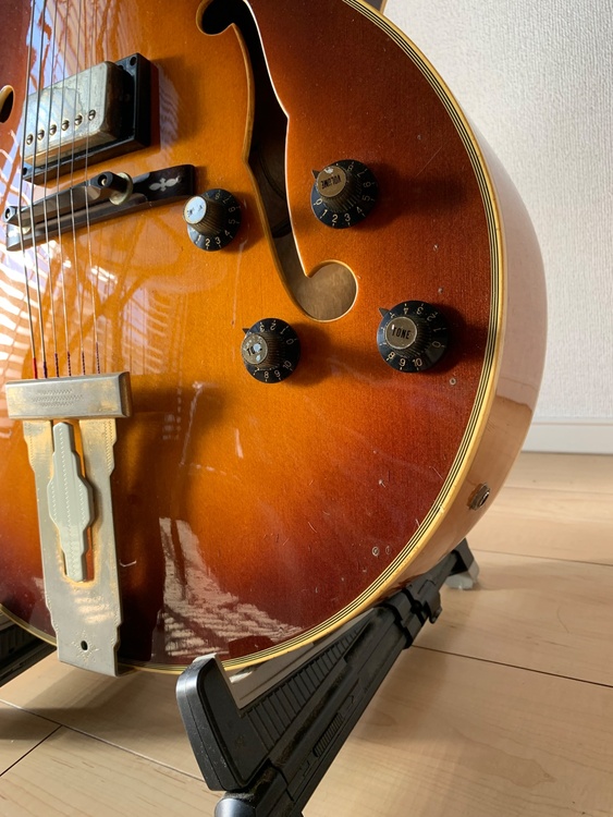 Epiphone Emperor 70年代製（ピアノ・楽器・PA機材）の商品画像 - 査定依頼日：2026年10月7日 - 最高査定価格：150,000円