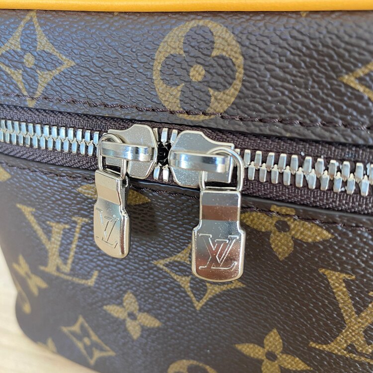 バニティニースミニ（ブランドバッグ）の商品画像 - 査定依頼日：2025年2月20日 - 最高査定価格：125,000円