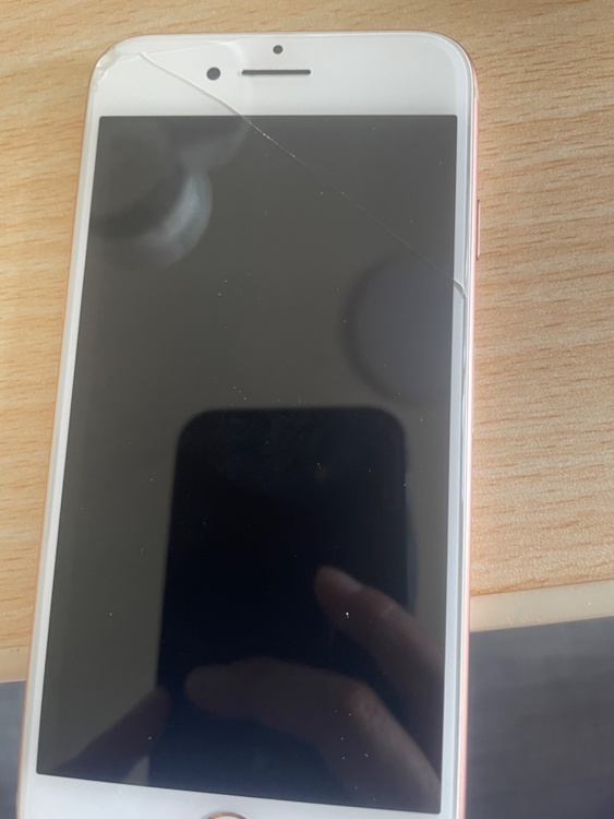 iPhone iPhone8 64GB au（スマホ）の商品画像 - 査定依頼日：2026年9月8日 - 最高査定価格：1,500円