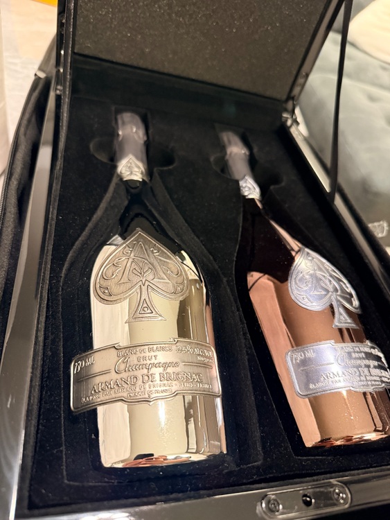 BDB&BDNシルバーツインセット（お酒）の商品画像 - 査定依頼日：2025年11月18日 - 最高査定価格：150,000円