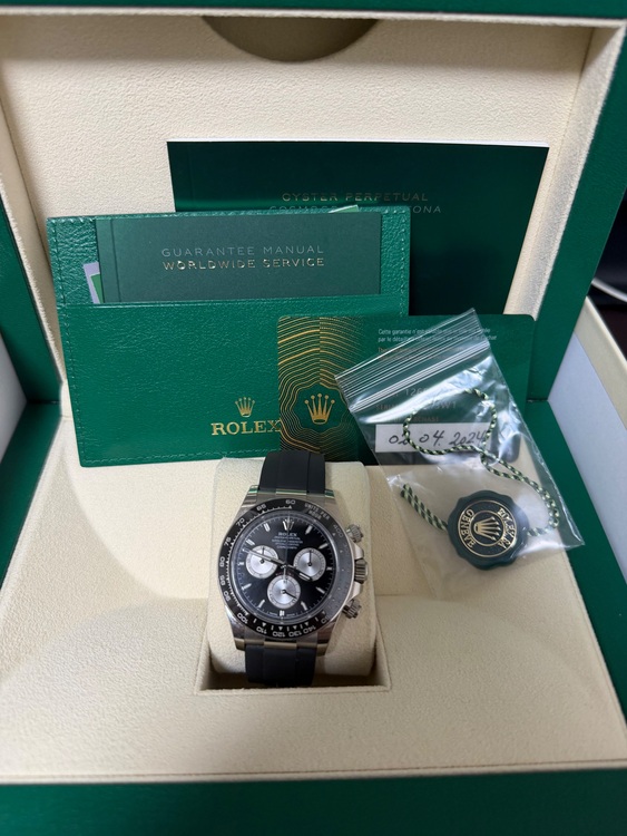 ロレックス デイトナ 126519Ln（高級時計）の商品画像 - 査定依頼日：2025年10月11日 - 最高査定価格：6,550,000円