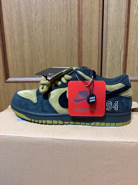Supreme × Nike SB Dunk Low OG QS “Camper（古着・ファッション）の商品画像 - 査定依頼日：2026年1月28日 - 最高査定価格：30,000円