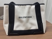 バレンシアトートバッグ カバ Sサイズ ホワイト レディース（ブランドバッグ）の商品画像 - 査定依頼日：2025年11月21日 - 最高査定価格：58,000円