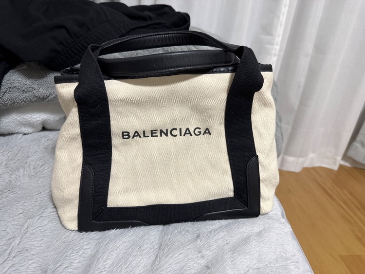 バレンシアガ  （ブランドバッグ）の商品画像 - 査定依頼日：2025年12月15日 - 最高査定価格：45,000円