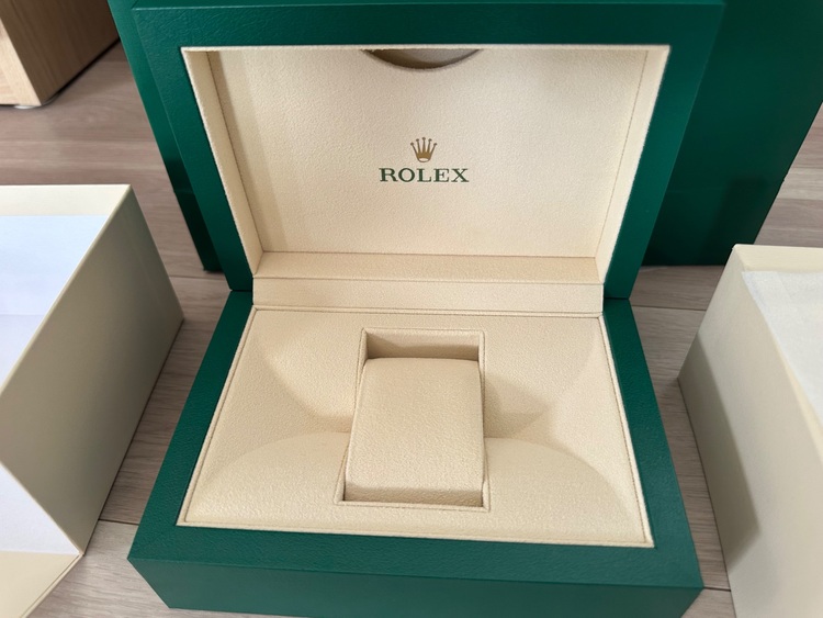 ロレックス シードゥエラー 12660（高級時計）の商品画像 - 査定依頼日：2025年8月24日 - 最高査定価格：2,100,000円