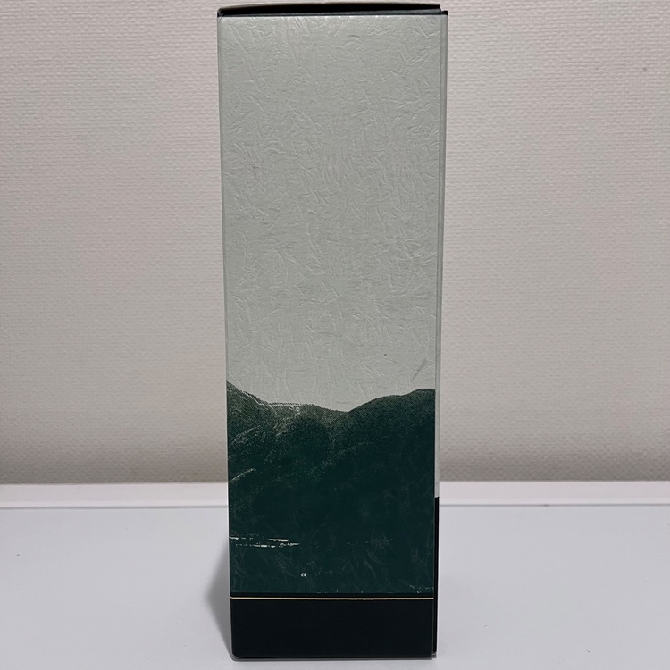 白州 THE HAKUSHU SINGLE MALT JAPANESE WHISKY Story of the Distillery 2025EDITION（お酒）の商品画像 - 査定依頼日：2026年8月24日 - 最高査定価格：14,000円