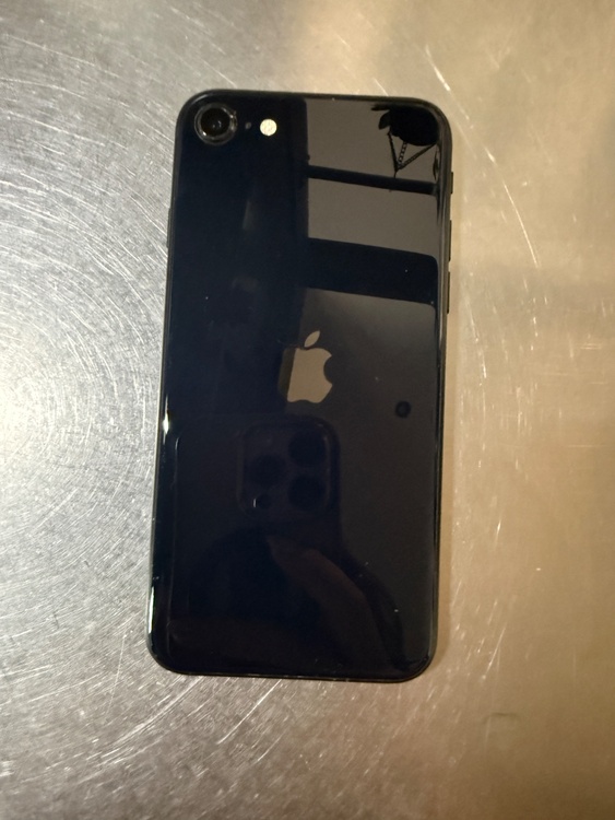 iPhoneSE（スマホ）の商品画像 - 査定依頼日：2026年9月12日 - 最高査定価格：14,000円