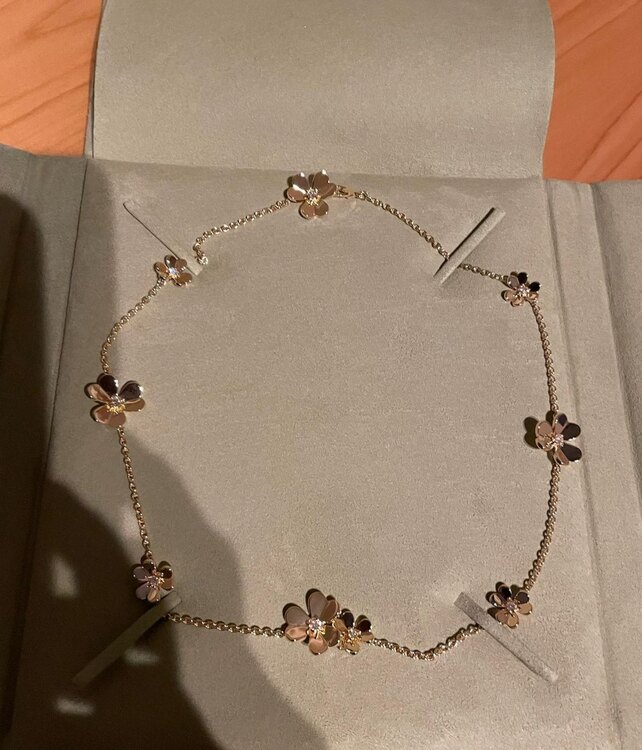 ヴァンクリーフ　フリヴォルネックレス（金・貴金属）の商品画像 - 査定依頼日：2024年5月13日 - 最高査定価格：1,250,000円