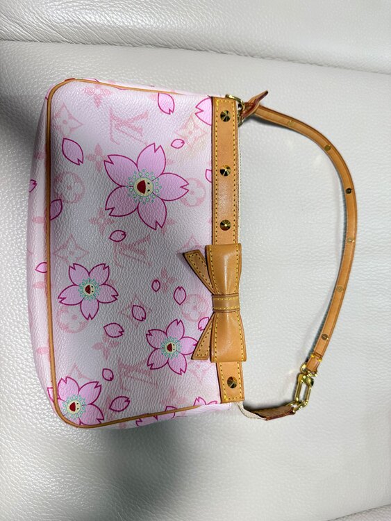 チェリーブロッサムポシェット（ブランドバッグ）の商品画像 - 査定依頼日：2025年3月31日 - 最高査定価格：110,000円