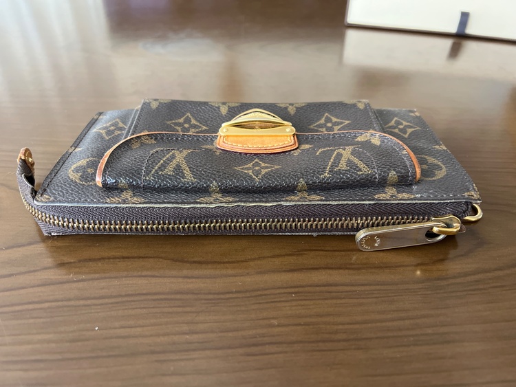 ポルトフォイユ・アストリッド（ブランド財布・小物）の商品画像 - 査定依頼日：2026年3月1日 - 最高査定価格：8,500円