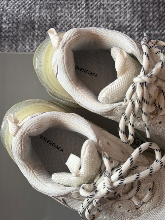 BALENCIAGA トリプルS 544351 37サイズ クリアソール メッシュ ホワイト（古着・ファッション）の商品画像 - 査定依頼日：2026年9月18日 - 最高査定価格：7,000円