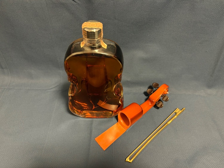 サントリー ローヤル バイオリン 楽器シリーズ（お酒）の商品画像 - 査定依頼日：2025年9月4日 - 最高査定価格：7,000円