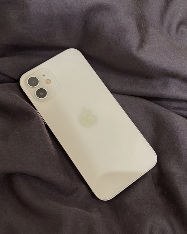 iPhone iPhone 12 64GB SIMフリー（スマホ）の商品画像 - 査定依頼日：2026年5月24日 - 最高査定価格：20,000円
