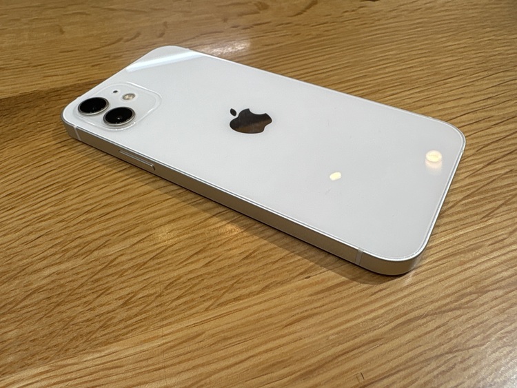 iPhone 12 128GB docomo（スマホ）の商品画像 - 査定依頼日：2025年8月6日 - 最高査定価格：32,000円