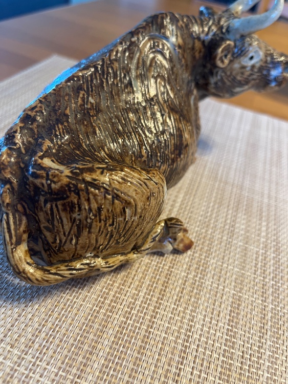 鈴木五郎　黄瀬戸　寝牛（美術品・骨董品）の商品画像 - 査定依頼日：2026年7月4日 - 最高査定価格：3,000円