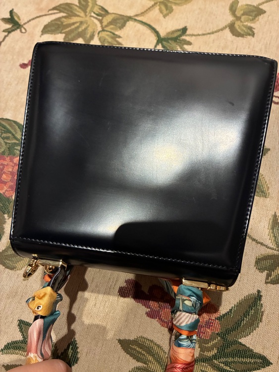 フェラガモ  （ブランドバッグ）の商品画像 - 査定依頼日：2025年9月28日 - 最高査定価格：30,000円