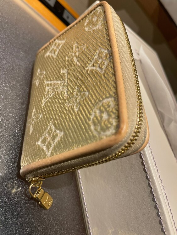 ルイヴィトン ジッピー・コインパース 小銭（ブランド財布・小物）の商品画像 - 査定依頼日：2025年1月16日 - 最高査定価格：28,000円