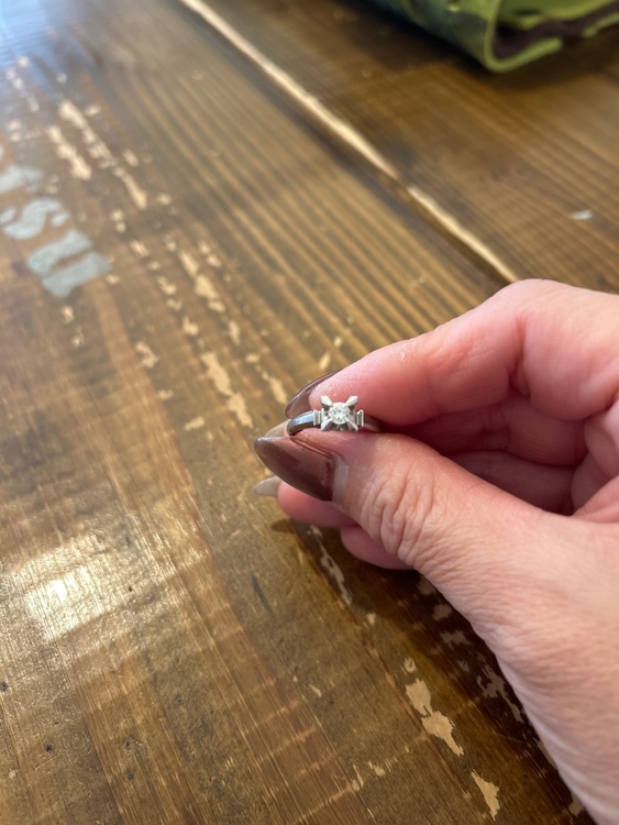 ダイヤ、プラチナ内側刻印あり（金・貴金属）の商品画像 - 査定依頼日：2025年12月23日 - 最高査定価格：100,000円