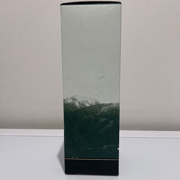白州 THE HAKUSHU SINGLE MALT JAPANESE WHISKY Story of the Distillery 2025EDITION（お酒）の商品画像 - 査定依頼日：2026年8月24日 - 最高査定価格：14,000円