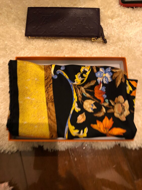 エルメススカーフカレ（ブランド財布・小物）の商品画像 - 査定依頼日：2025年1月11日 - 最高査定価格：2,600円