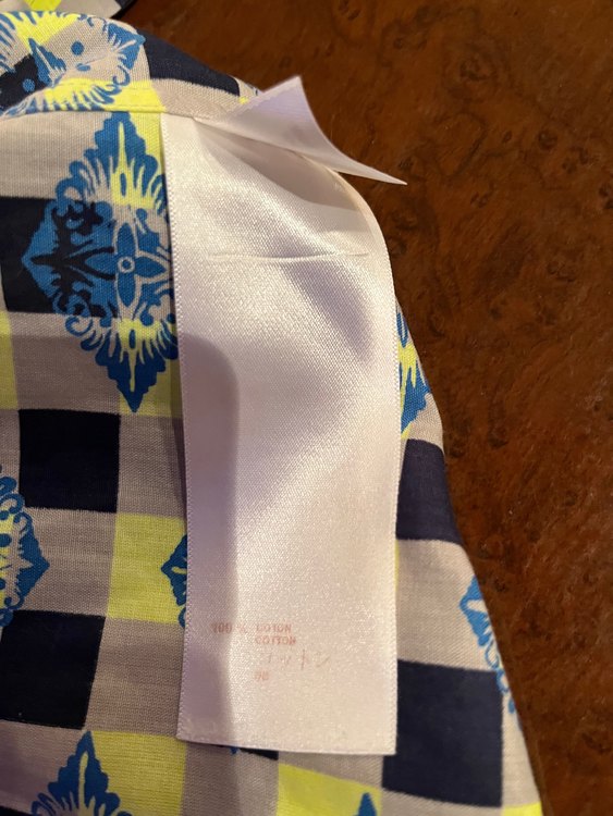 シャツ（古着・ファッション）の商品画像 - 査定依頼日：2023年10月18日