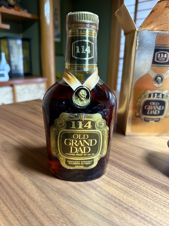 オールド・グランダッド 114」ケンタッキー・ストレート・バーボン・ウイス（お酒）の商品画像 - 査定依頼日：2025年8月9日 - 最高査定価格：60,000円