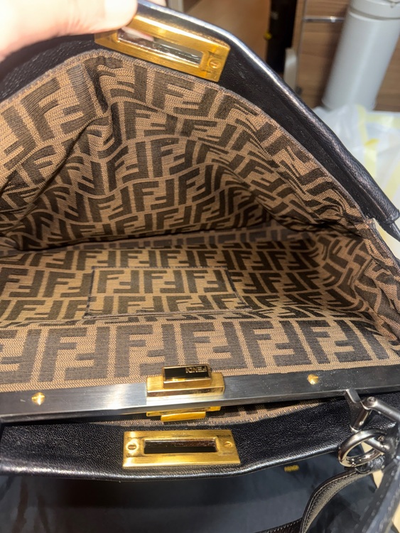 フェンディ  （ブランドバッグ）の商品画像 - 査定依頼日：2025年11月4日 - 最高査定価格：700,000円