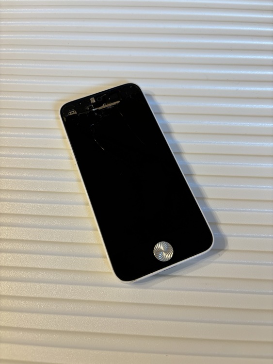 iPhone6 White（スマホ）の商品画像 - 査定依頼日：2024年10月12日