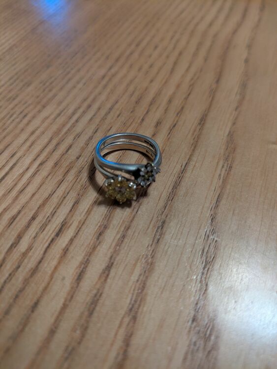 スタージュエリー　二連リング（金・貴金属）の商品画像 - 査定依頼日：2025年10月27日 - 最高査定価格：8,000円