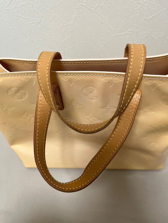 ヴェルニ　マシュマロピンク（ブランドバッグ）の商品画像 - 査定依頼日：2025年4月29日 - 最高査定価格：9,000円