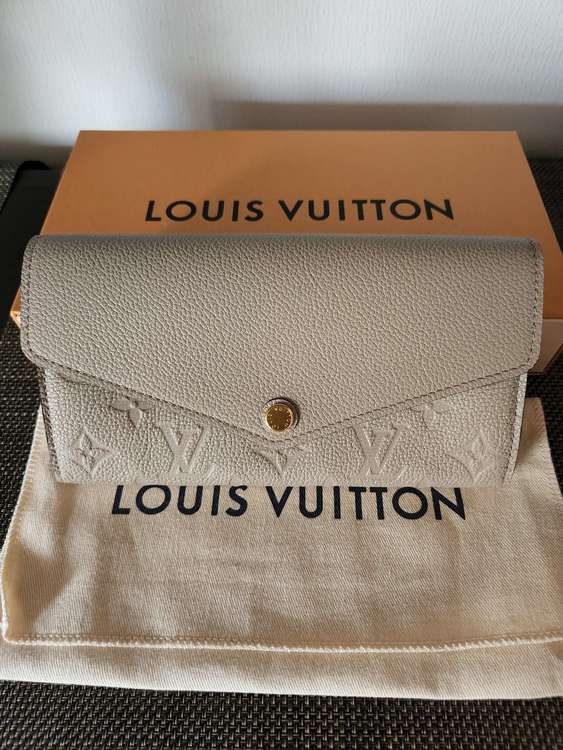 アンプラントポルトフォイユサラ長財布トュルトレール（ブランドバッグ）の商品画像 - 査定依頼日：2022年8月21日 - 最高査定価格：30,000円