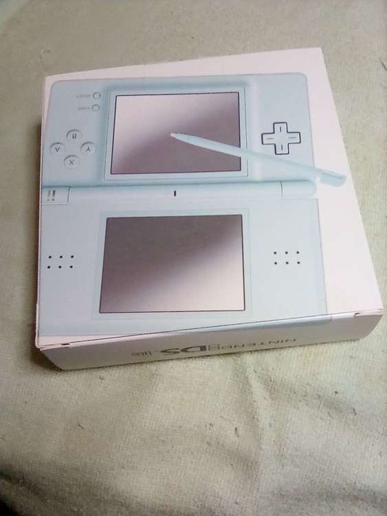 NintendodsＬite（ゲーム機本体・ゲームソフト）の商品画像 - 査定依頼日：2022年11月23日 - 最高査定価格：9,100円