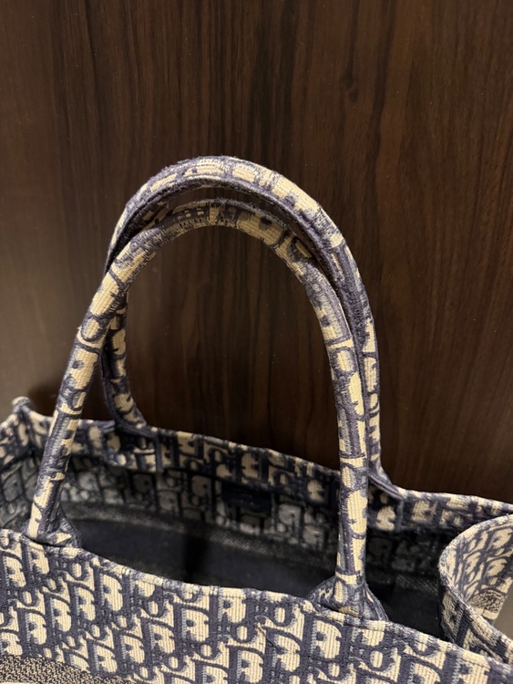 ブックトート（ブランドバッグ）の商品画像 - 査定依頼日：2026年4月4日 - 最高査定価格：180,000円