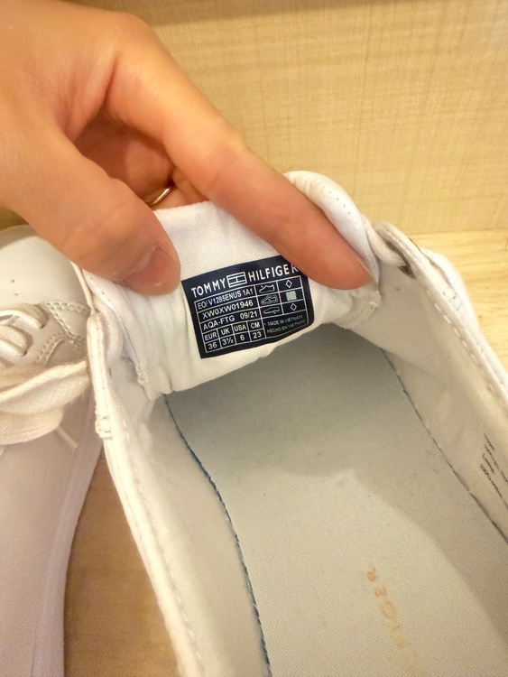 TOMMY スニーカー（古着・ファッション）の商品画像 - 査定依頼日：2026年4月6日 - 最高査定価格：100,000円