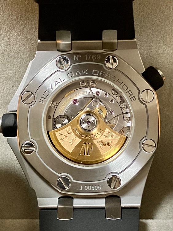 ロイヤルオークオフショアダイバー（高級時計）の商品画像 - 査定依頼日：2025年8月16日 - 最高査定価格：2,500,000円