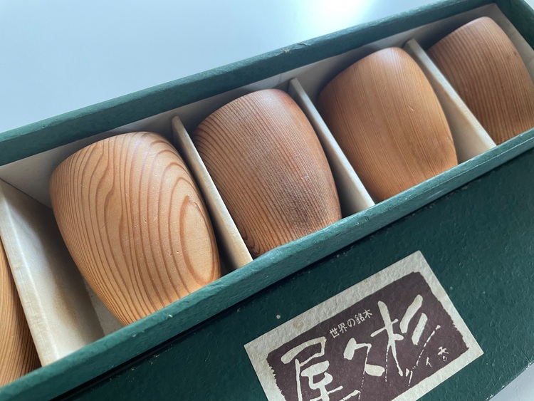 屋久杉　木彫り湯呑みセット（美術品・骨董品）の商品画像 - 査定依頼日：2025年6月29日 - 最高査定価格：2,000円