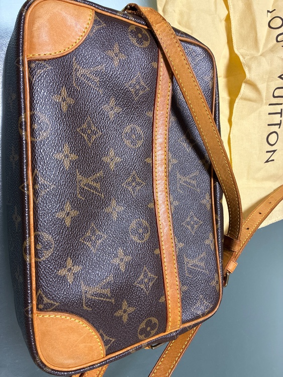 メロカデロ27ショルダーバッグ（ブランドバッグ）の商品画像 - 査定依頼日：2025年12月31日 - 最高査定価格：20,000円