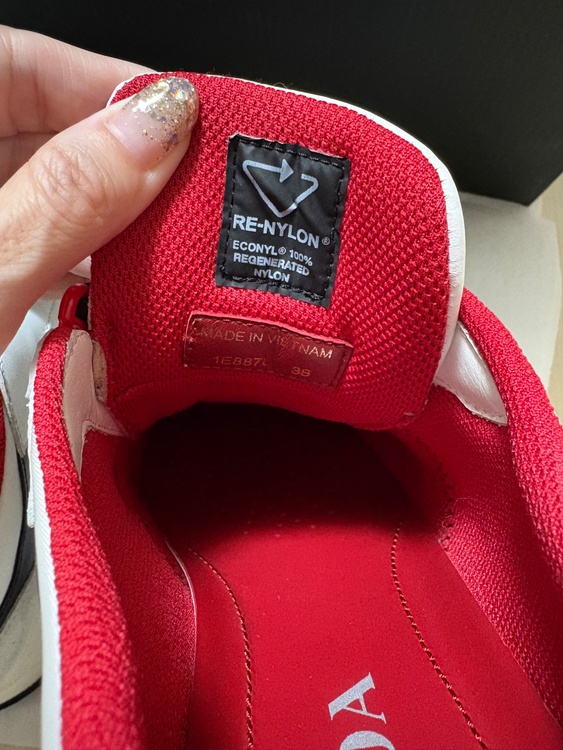 スニーカー（古着・ファッション）の商品画像 - 査定依頼日：2026年1月12日 - 最高査定価格：100,000円