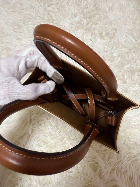 バーティカルカバ　（ブランドバッグ）の商品画像 - 査定依頼日：2025年9月27日 - 最高査定価格：110,000円