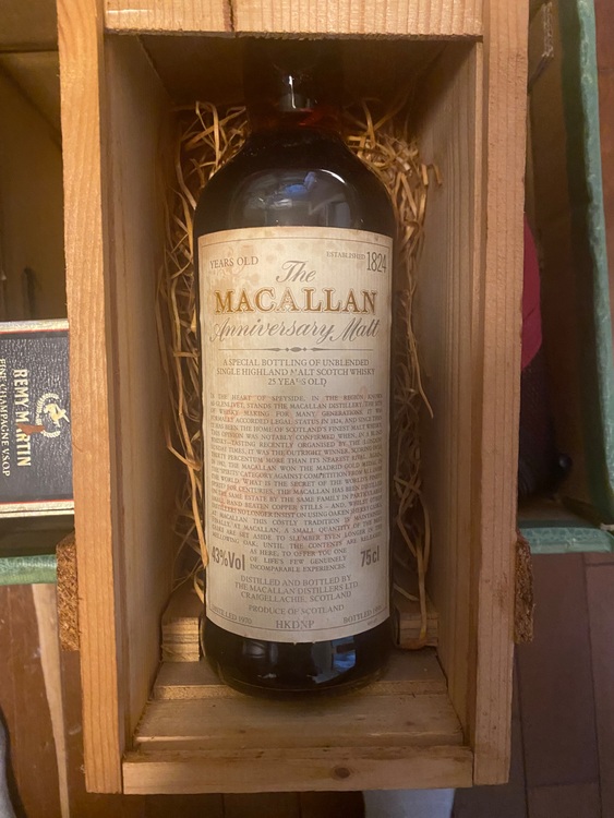 マッカラン25年アイバーサリー（お酒）の商品画像 - 査定依頼日：2025年9月22日 - 最高査定価格：275,000円