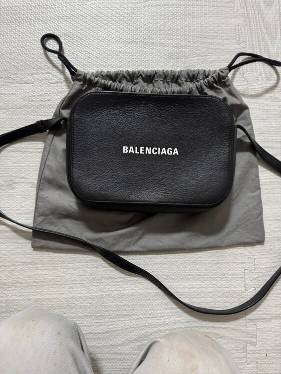 バレンシアガ  （ブランドバッグ）の商品画像 - 査定依頼日：2025年5月14日 - 最高査定価格：60,000円