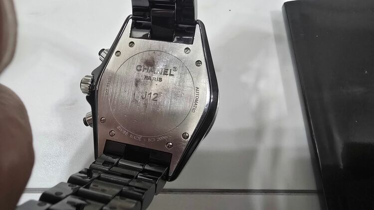 J12 クロノグラフ アフターベゼル（高級時計）の商品画像 - 査定依頼日：2025年10月1日 - 最高査定価格：350,000円