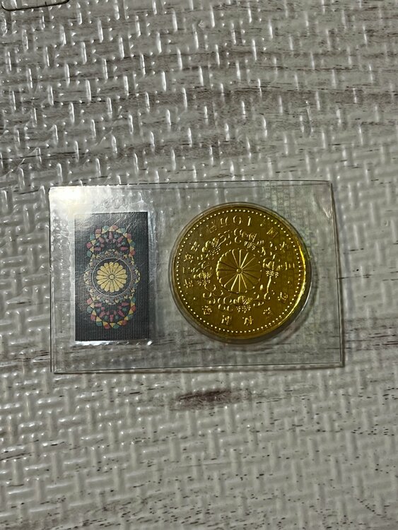 平成２年　天皇陛下御即位記念　１０万円金貨（金・貴金属）の商品画像 - 査定依頼日：2026年8月23日 - 最高査定価格：690,000円