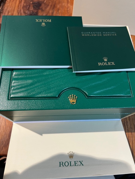 ロレックス GMTマスター 126710b（高級時計）の商品画像 - 査定依頼日：2025年10月30日 - 最高査定価格：2,600,000円