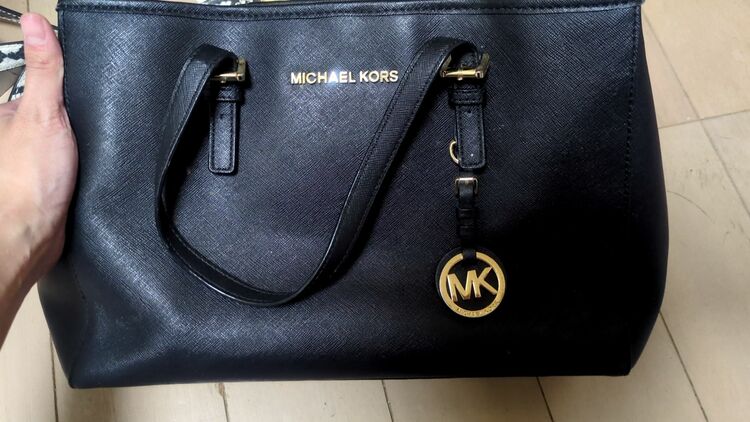 マイケルコース（古着・ファッション）の商品画像 - 査定依頼日：2025年9月27日 - 最高査定価格：2,500円