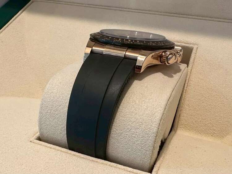 ロレックス コスモグラフ デイトナ ブラック × ピンク（高級時計）の商品画像 - 査定依頼日：2025年4月27日 - 最高査定価格：5,050,000円