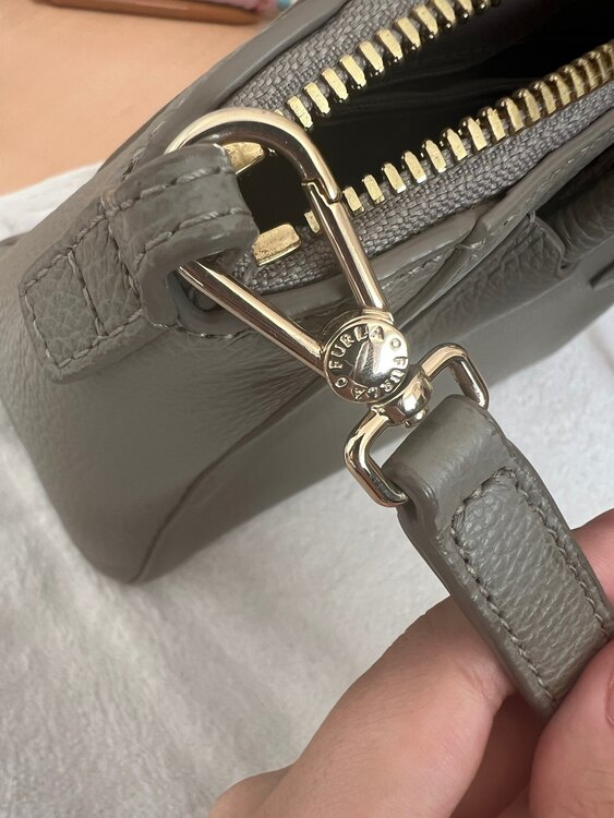 FURLA 2Wayバック（ブランドバッグ）の商品画像 - 査定依頼日：2025年2月17日 - 最高査定価格：5,000円